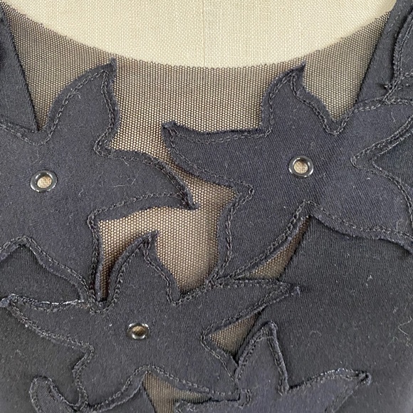 Pretty top with mesh front - Picture 3 of 5